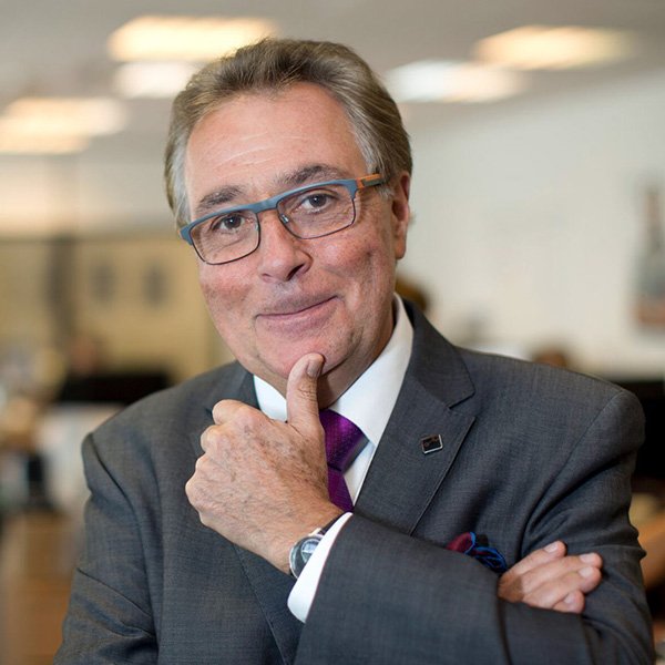 Foto de Dr. Alejandro Madrigal